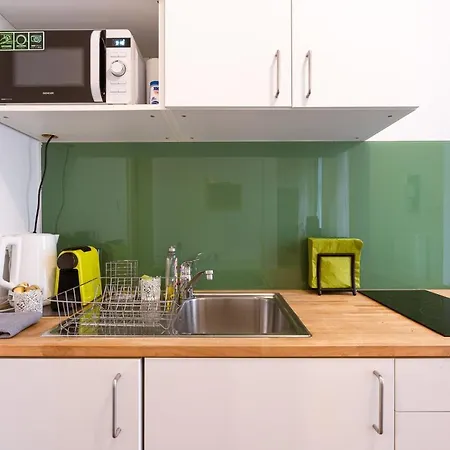 Colorful Next To Gozsdu And Synagogue