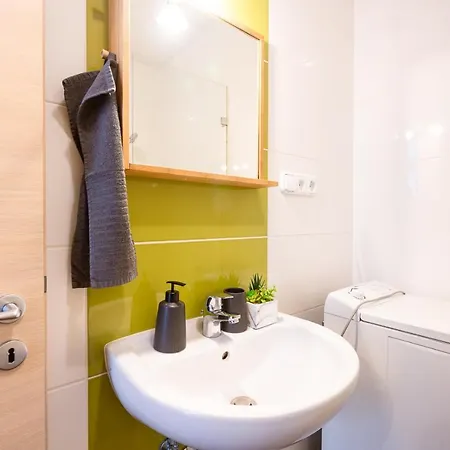 Colorful Next To Gozsdu And Synagogue