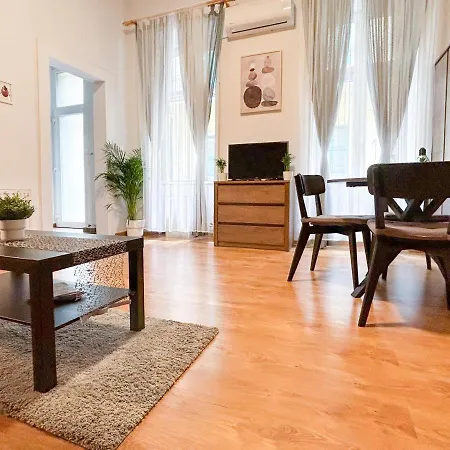 Colorful Next To Gozsdu And Synagogue Apartamento