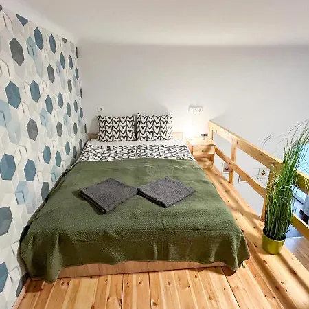 Colorful Next To Gozsdu And Synagogue Budapeste